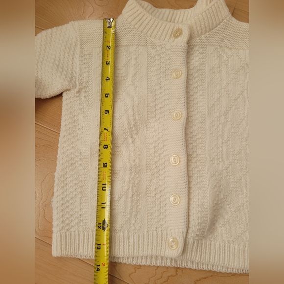 Vintage handmade handknit cream off-white cardigan sweater - Picture 5 of 10